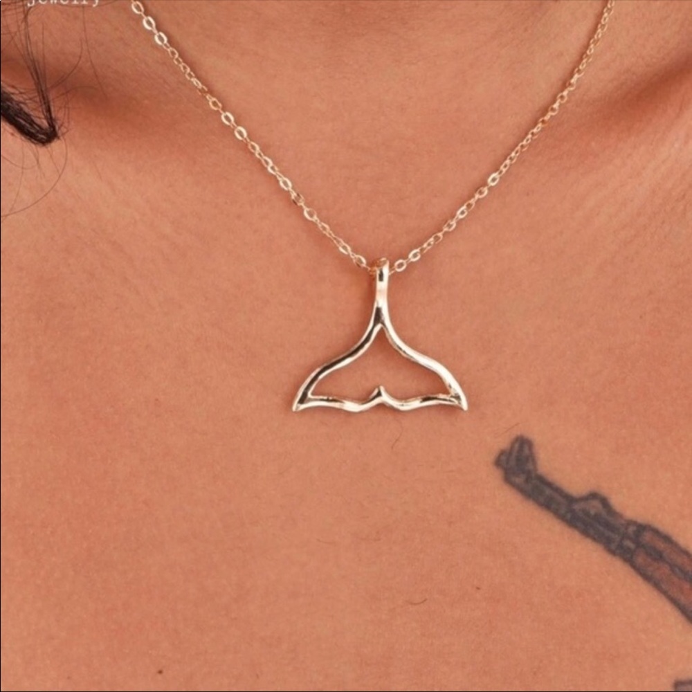 🆕Mermaid tail pendant necklace gold🆕 - Picture 3 of 4